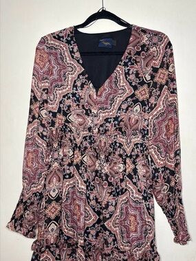 Just...Taylor Black and Rose Paisley V-Neck Tunic